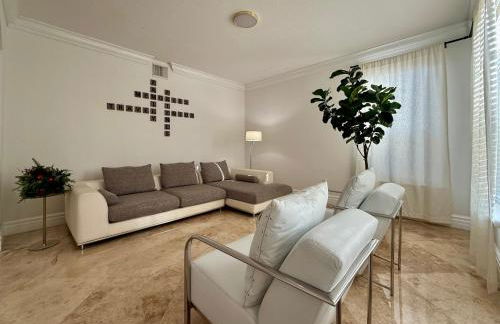 Miami Getaway Heated Pool Villa with Mini Golf & BBQ - Foto 4