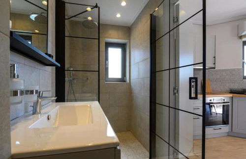 Kannas Mani Luxury Suites -Adults Friendly 14 Plus - Photo 48