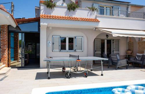 Villa Vision with Heated Pool & Jacuzzi in Sestanovac - Foto 41