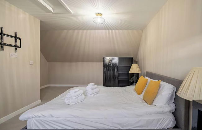 Charming 3 Bed Home in Stepps, Glasgow - Garden & Patio - Photo 18