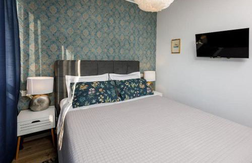 Sunset Oasis “VELLY” 1BR w/ Sea View & Parking - Foto 38