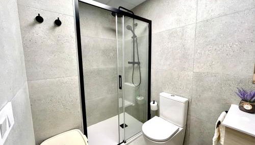 Convenient, Charming Apartment 15 Mins from City Center - Foto 3, towels, Shower