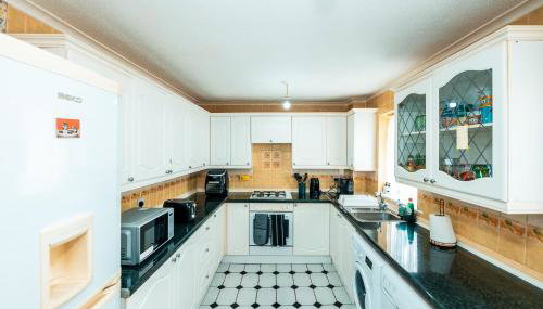 Family & Group Stay in Manchester - Free Parking - Foto 4