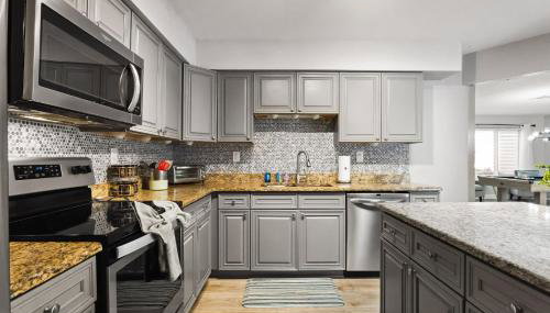 3BR 2BA Heated Pool Home Pool Table Great Location - Foto 5