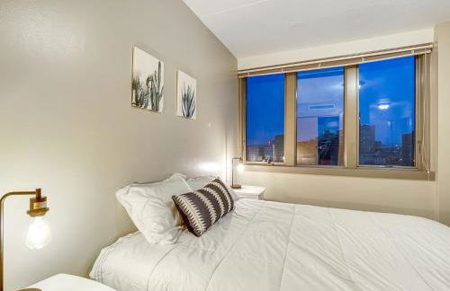 HUGE 2BR Apt Next to Wells Fargo -FREEParking! - Foto 7