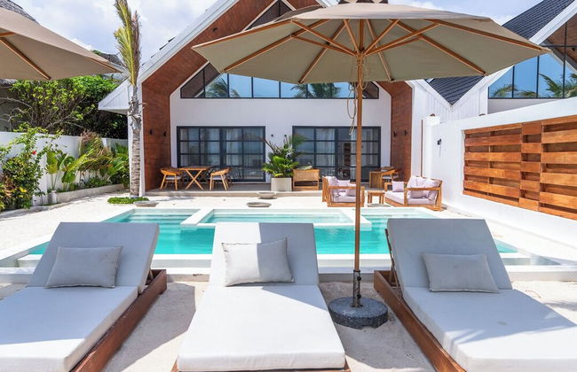 Solymar Staffed Beach Front Villa - Photo 50