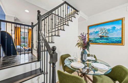 - Free Parking & 5-Min Walk To Metro - Book Now! - Photo 2