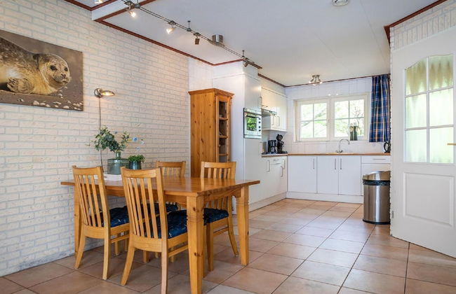 Nice Bungalow With Dishwasher in a Holiday Park 1.2 km. From the sea on Texel - Foto 13