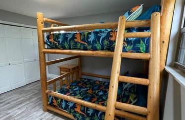 Private 4 Bedroom Home with a hot tub - Foto 26