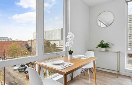 Comfy 1BD1BA Riverside Apt W QueenBdLaundryTV - Foto 14