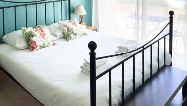 Exclusive Authentic Riviera Villa - Private Pool, Pétanque Court, Panoramic Mediterranean Sea & Estérel Mountain Views - Foto 5