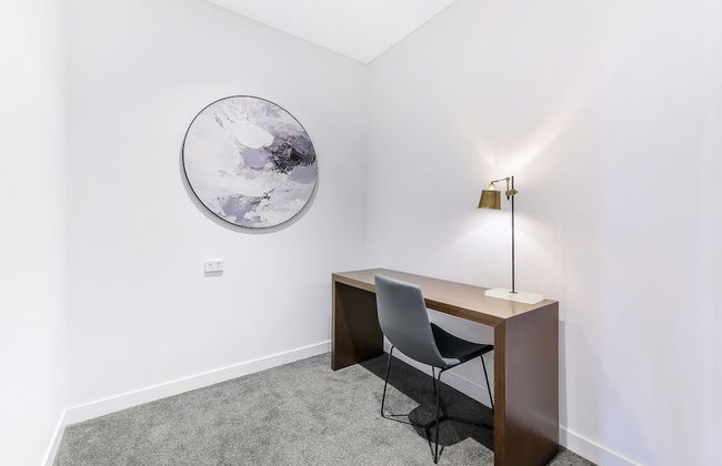 1 Bedroom Modern Apartment in Chatswood - Photo 3