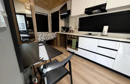 Stylish Modern Tiny House on Wheels with Stunning Mountain Views Near Lone Pine, California - Foto 2