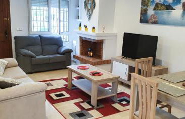 Spacious Ground floor apartment with Garden & Communal Pool - Foto 17