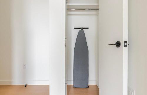 Blueground Greenpoint pool nr Transmitter Park NYC-2229 - Photo 11