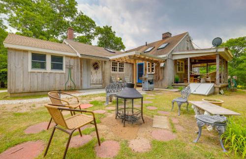 2 Mi to Beach! Cape Cod Family Retreat with Deck - Foto 1