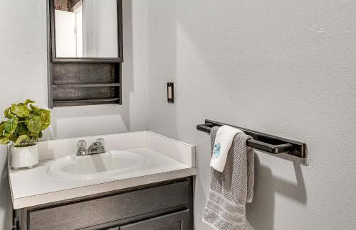 Wooded Couples Retreat with Lanai in Interlachen - Photo 18