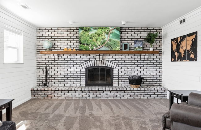 Hometown Hideaway - 4BR 2 5BA Pool Game Room - Foto 41