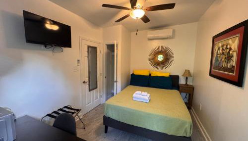 Charming Studio Cabin under Oak tree 2 mins walk to Magazine quiet neighborhood - Foto 2