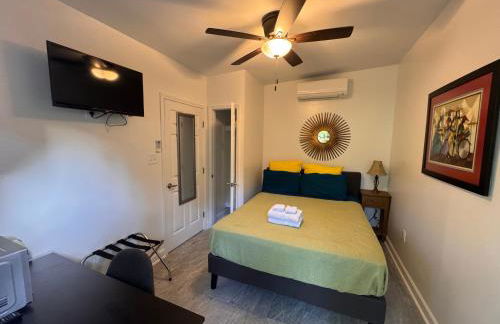 Charming Studio Cabin under Oak tree 2 mins walk to Magazine quiet neighborhood - Foto 2