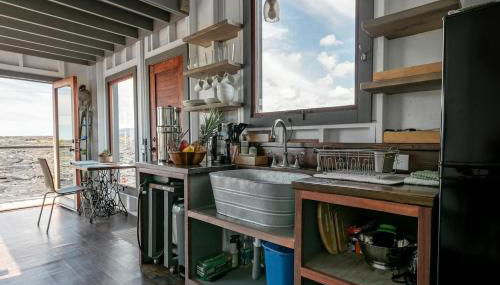 THE PHOENIX HOUSE - EPIC Tiny Home Gem on Volcanic Lava Field! - Foto 5