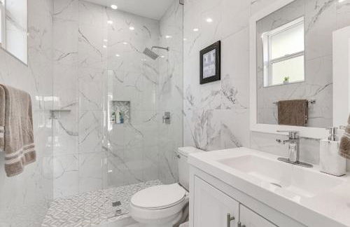 2 Mi to Downtown Escondido Apt with Balconies - Foto 12