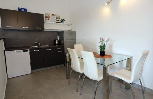 Apolo Apartments - Pool & Garden Retreat - Foto 35