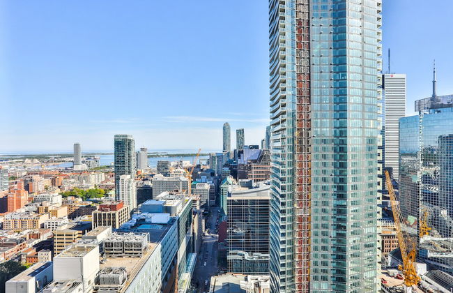 Downtown Studio in Dundas Square - Photo 17