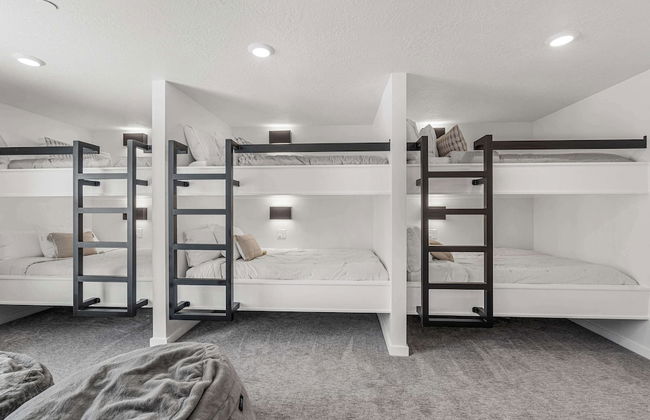 Brand New! Desert Cliff Sleeps 20 Guests! - Foto 8