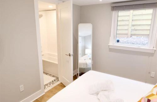 Best of Brookland Family Friendly w Private Parking - Photo 18