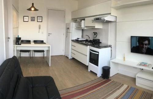 609-Apartamento Encantador, com 1 vaga de GARAGEM, Todo Mobiliado e Decorado, Edificio com Academia, Lavanderia, Excelente localização no Rebouças, Proximo ao Batel e Centro - Foto 1