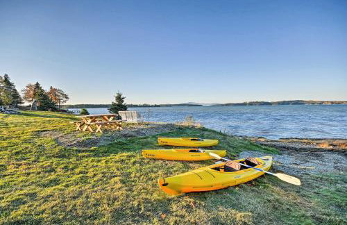 Oceanfront Sullivan Cottage on 6 Acres with Kayak! - Foto 3