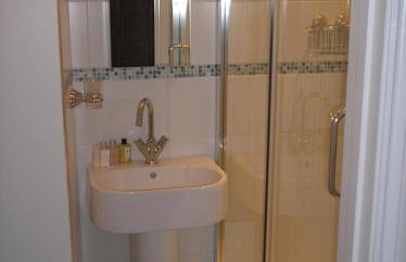 Cottage On The Square - Photo 7