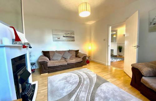 Spacious 3BR Home with Garden and Parking - Photo 7