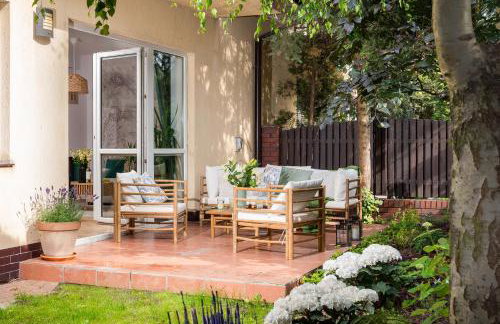 Warm & cosy 2-store 3-BR House with fireplace, living room, garden, terrace, balcony & parking 30 minutes from Warsaw Centre - Foto 49