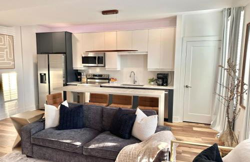 Golden Glow Style - Comfort & Central - Buckhead with Free Parking - Foto 9