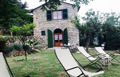 Panoramic Rural House With Garden - Photo 7