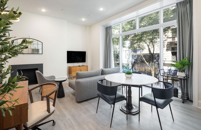 Sosuite Window Wall 1BR Apt w W D Desk - Photo 1