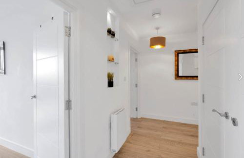 Multiple 2-Bedroom Apartments near Harry Potter Studios - 2-Minute walk to Bushey Station - 20 Minutes to London Euston - Ideal for Families & Business - Free Parking - Foto 65