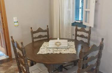 Thalia's Cottage - Cozy, Romantic Retreat with Sea & Mountain views - Photo 13