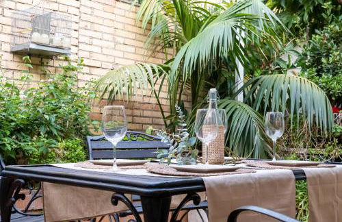 "Charm & Cozy 4BR - 3BA with Pool & Barbecue" - Photo 1