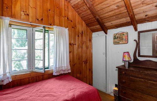 Tranquil Cabin on a Lake with Private Porch near Lebanon, New Hampshire - Foto 8