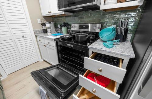 Newly Renovated Condo with Beach access steps away - Foto 22