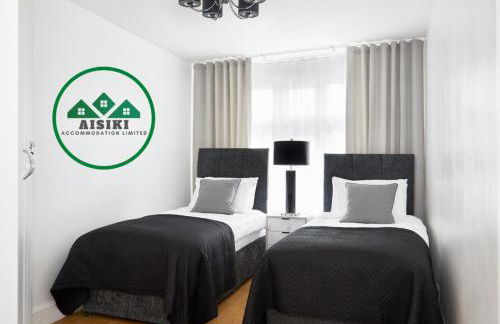 Aisiki Stays Apartments at North Finchley, 3-Bedroom & 2-Bathroom, Pet Friendly Flat, King or Twin Beds with Free WiFi - Foto 2
