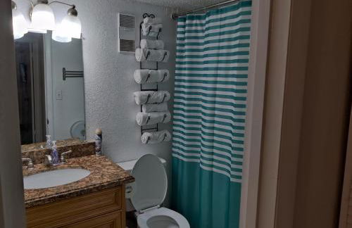 Beautiful 2-Bedroom Condo Near Universal and other Orlando Attractions, King Bed & Wi-Fi - Foto 12