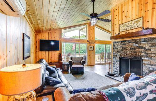 Walk to Lake Kelleys Island Gem with Deck! - Foto 1