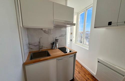 Suite Style Hôtel avec Balcon Vue Gare Netflix - Foto 8