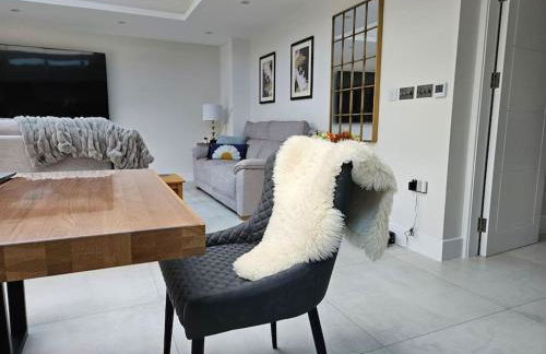 Homely 6 bed Cottage 30 mins to Heathrow, London, Legoland, Windsor Castle - Photo 17