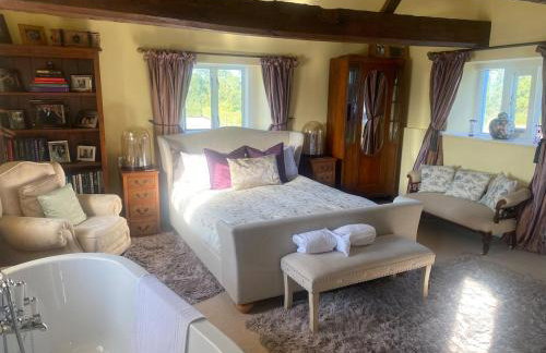 Upper House Stunning Country Home - Photo 4