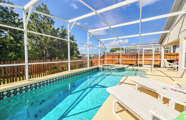 Arler House - Amazing 4 Bed 3 Bath - Private Pool - Photo 17